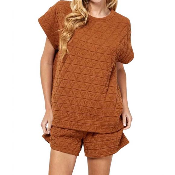 NEW SEE AND BE SEEN quilted short sleeve top in rust - Picture 1 of 3